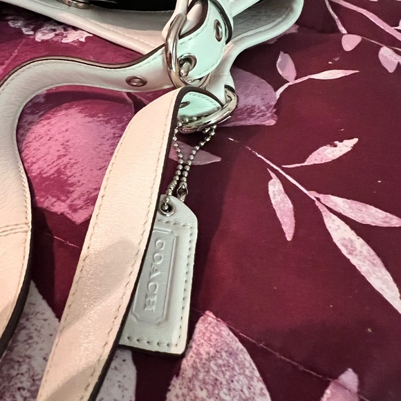 Coach bucket purse - Picture 6 of 6